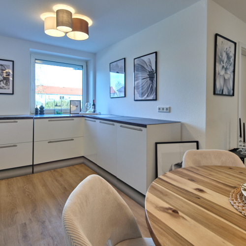 Erstbezug nach Sanierung! Stilvolle 3-Zimmerwohnung mit zusätzlichem Raum für Arbeiten & Leben optimhome Immobilien Deutschland • Kaufen & Verkaufen Erstbezug nach Sanierung! Stilvolle 3-Zimmerwohnung mit zusätzlichem Raum für Arbeiten & Leben optimhome Immobilien Deutschland • Kaufen & Verkaufen