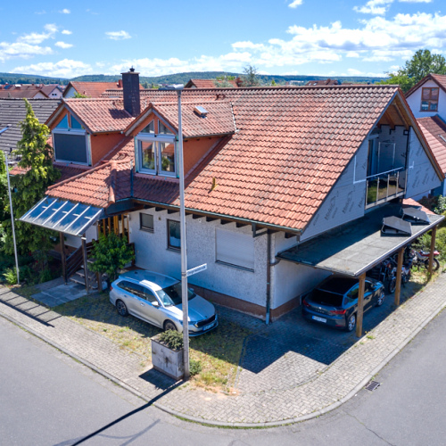 Wohnen mit Charme! Großzügige Dachgeschosswohnung mit Wintergarten und Balkon optimhome Immobilien Deutschland • Kaufen & Verkaufen Wohnen mit Charme! Großzügige Dachgeschosswohnung mit Wintergarten und Balkon optimhome Immobilien Deutschland • Kaufen & Verkaufen