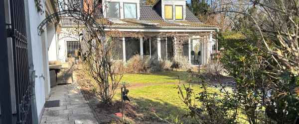 Bild VERMIETET - Luxuriöser Winkelbungalow mit ca. 300 m² Wohn-/ Nutzfläche am Dorfanger in Berlin