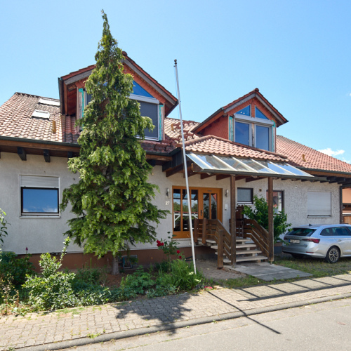 Wohnen mit Charme! Großzügige Dachgeschosswohnung mit Wintergarten und Balkon optimhome Immobilien Deutschland • Kaufen & Verkaufen Wohnen mit Charme! Großzügige Dachgeschosswohnung mit Wintergarten und Balkon optimhome Immobilien Deutschland • Kaufen & Verkaufen