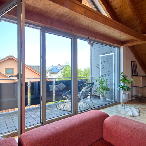 Wohnen mit Charme! Großzügige Dachgeschosswohnung mit Wintergarten und Balkon optimhome Immobilien Deutschland • Kaufen & Verkaufen Wohnen mit Charme! Großzügige Dachgeschosswohnung mit Wintergarten und Balkon optimhome Immobilien Deutschland • Kaufen & Verkaufen