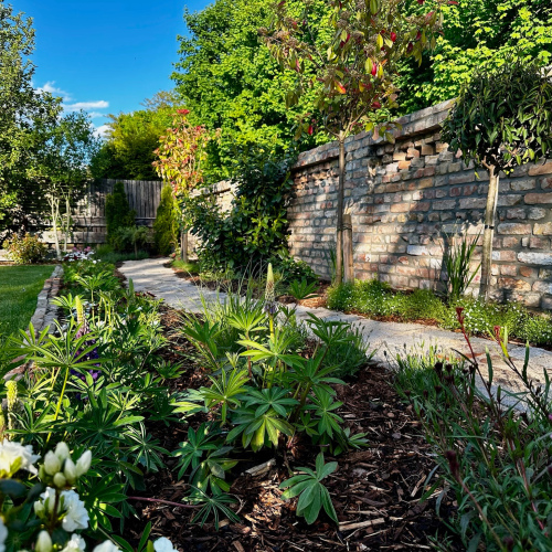 Stilvolles idyllisches Fachwerkhaus mit beheizter Doppelgarage und einem traumhaften Garten optimhome Immobilien Deutschland • Kaufen & Verkaufen Stilvolles idyllisches Fachwerkhaus mit beheizter Doppelgarage und einem traumhaften Garten optimhome Immobilien Deutschland • Kaufen & Verkaufen