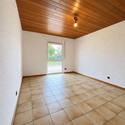 Zweifamilien-Reihenmittelhaus mit 245 m² Wohnfläche, neuem Dach, Wärmepumpe und 3 Garagen optimhome Immobilien Deutschland • Kaufen & Verkaufen