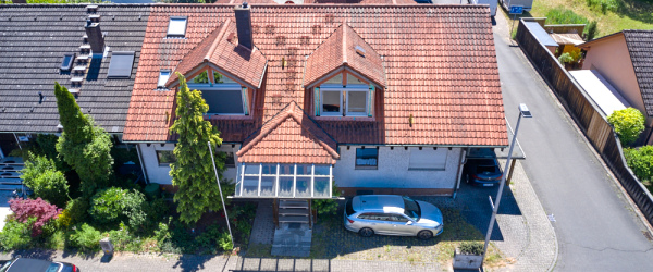 Bild Wohnen mit Charme! Großzügige Dachgeschosswohnung mit Wintergarten und Balkon in Niedernberg