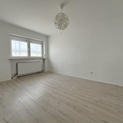 Sofort einziehen: Geräumige 4-Zimmer Wohnung mit Balkon und Stellplatz! optimhome Immobilien Deutschland • Kaufen & Verkaufen Sofort einziehen: Geräumige 4-Zimmer Wohnung mit Balkon und Stellplatz! optimhome Immobilien Deutschland • Kaufen & Verkaufen