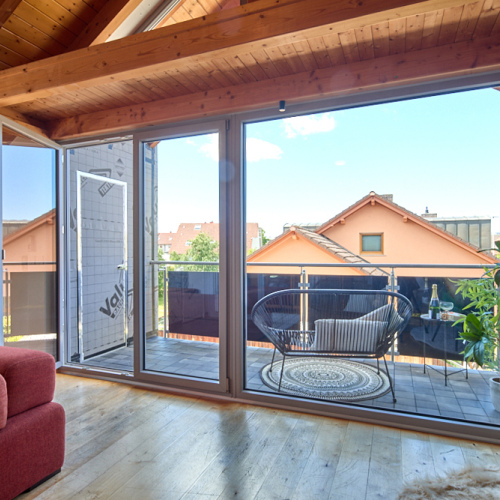 Wohnen mit Charme! Großzügige Dachgeschosswohnung mit Wintergarten und Balkon optimhome Immobilien Deutschland • Kaufen & Verkaufen Wohnen mit Charme! Großzügige Dachgeschosswohnung mit Wintergarten und Balkon optimhome Immobilien Deutschland • Kaufen & Verkaufen