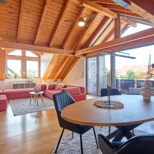 Wohnen mit Charme! Großzügige Dachgeschosswohnung mit Wintergarten und Balkon optimhome Immobilien Deutschland • Kaufen & Verkaufen Wohnen mit Charme! Großzügige Dachgeschosswohnung mit Wintergarten und Balkon optimhome Immobilien Deutschland • Kaufen & Verkaufen