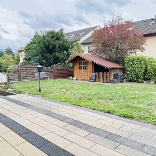 Zweifamilien-Reihenmittelhaus mit 245 m² Wohnfläche, neuem Dach, Wärmepumpe und 3 Garagen optimhome Immobilien Deutschland • Kaufen & Verkaufen