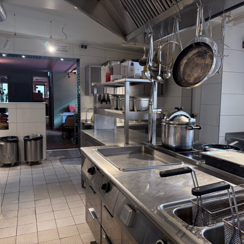 Top Gastronomiefläche mit Vollausstattung und großer Terrasse auf der Schweizer Straße! optimhome Immobilien Deutschland • Kaufen & Verkaufen