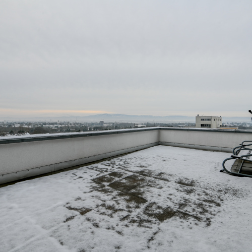 Frankfurt-Highlight: Große Dachterrasse, Weitblick & Stellplatz – sofort frei! optimhome Immobilien Deutschland • Kaufen & Verkaufen Frankfurt-Highlight: Große Dachterrasse, Weitblick & Stellplatz – sofort frei! optimhome Immobilien Deutschland • Kaufen & Verkaufen