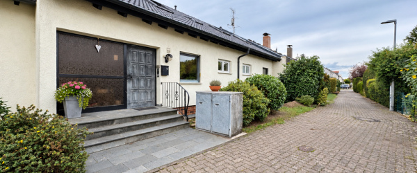 Bild Zweifamilien-Reihenmittelhaus mit 245 m² Wohnfläche, neuem Dach, Wärmepumpe und 3 Garagen in Mainaschaff