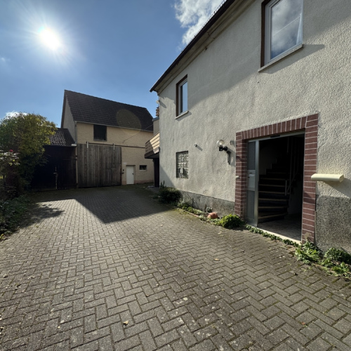 Geräumiges Wohnhaus in ruhiger Lage, mit Scheune, Garten und vielen Möglichkeiten zur Gestaltung optimhome Immobilien Deutschland • Kaufen & Verkaufen Geräumiges Wohnhaus in ruhiger Lage, mit Scheune, Garten und vielen Möglichkeiten zur Gestaltung optimhome Immobilien Deutschland • Kaufen & Verkaufen