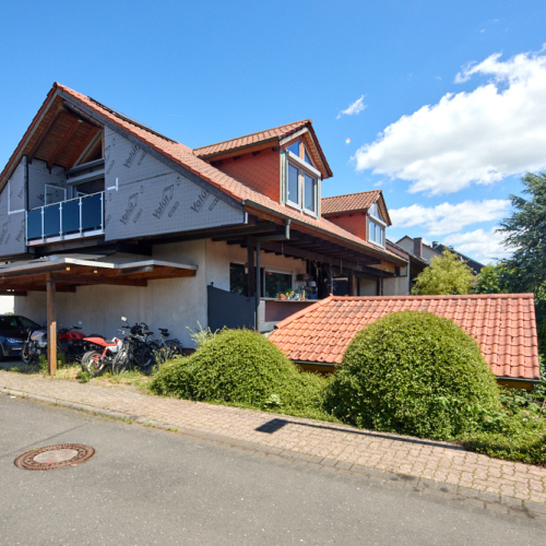 Wohnen mit Charme! Großzügige Dachgeschosswohnung mit Wintergarten und Balkon optimhome Immobilien Deutschland • Kaufen & Verkaufen Wohnen mit Charme! Großzügige Dachgeschosswohnung mit Wintergarten und Balkon optimhome Immobilien Deutschland • Kaufen & Verkaufen