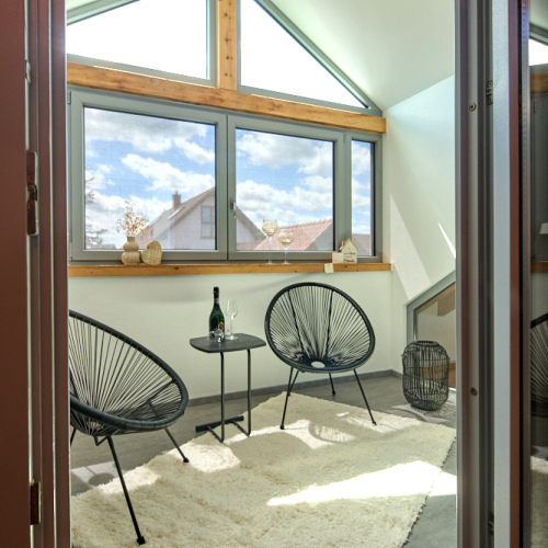 Wohnen mit Charme! Großzügige Dachgeschosswohnung mit Wintergarten und Balkon optimhome Immobilien Deutschland • Kaufen & Verkaufen Wohnen mit Charme! Großzügige Dachgeschosswohnung mit Wintergarten und Balkon optimhome Immobilien Deutschland • Kaufen & Verkaufen