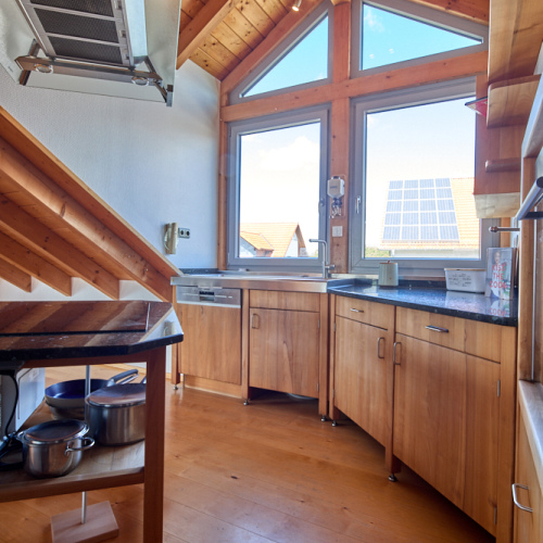 Wohnen mit Charme! Großzügige Dachgeschosswohnung mit Wintergarten und Balkon optimhome Immobilien Deutschland • Kaufen & Verkaufen Wohnen mit Charme! Großzügige Dachgeschosswohnung mit Wintergarten und Balkon optimhome Immobilien Deutschland • Kaufen & Verkaufen