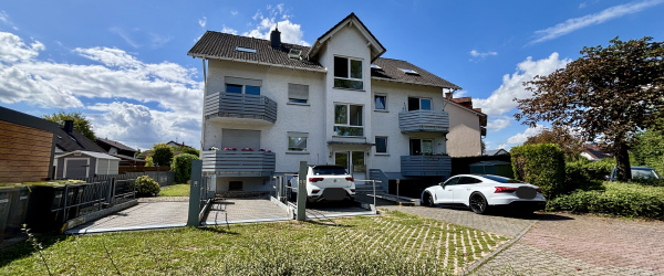 Bild Einzigartig & gemütlich: DG-Wohnung mit EBK, Eckbadewanne und Doppelgarage in Altenstadt