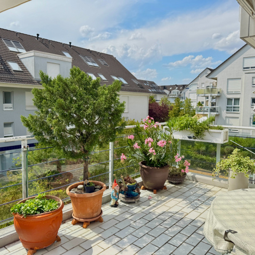 Sofort bezugsfrei! 3-Zimmer-Wohnung mit Kamin und Doppelgarage in Bergen Enkheim! optimhome Immobilien Deutschland • Kaufen & Verkaufen