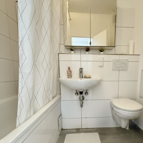 3-Zimmer-Wohnung mit Balkon und Grünblick – fußläufig zum Nordwestzentrum! optimhome Immobilien Deutschland • Kaufen & Verkaufen