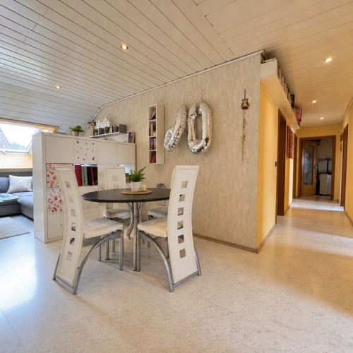 Zweifamilien-Reihenmittelhaus mit 245 m² Wohnfläche, neuem Dach, Wärmepumpe und 3 Garagen optimhome Immobilien Deutschland • Kaufen & Verkaufen