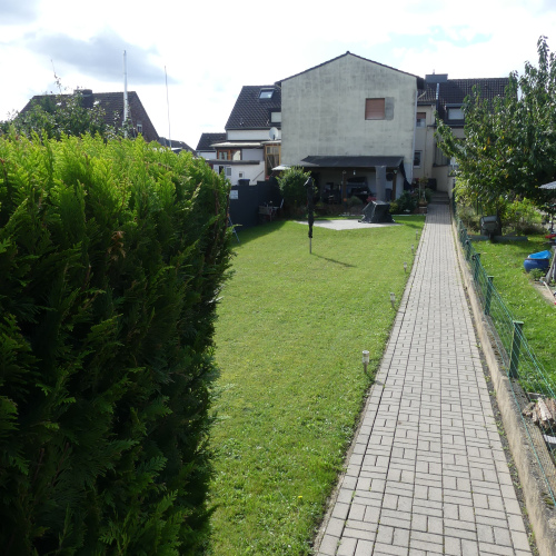 Attraktives Reihenmittelhaus in zentraler Lage mit schönem Garten optimhome Immobilien Deutschland • Kaufen & Verkaufen Attraktives Reihenmittelhaus in zentraler Lage mit schönem Garten optimhome Immobilien Deutschland • Kaufen & Verkaufen
