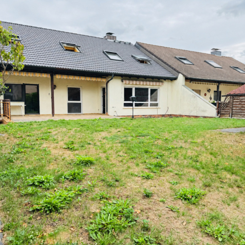 Zweifamilien-Reihenmittelhaus mit 245 m² Wohnfläche, neuem Dach, Wärmepumpe und 3 Garagen optimhome Immobilien Deutschland • Kaufen & Verkaufen