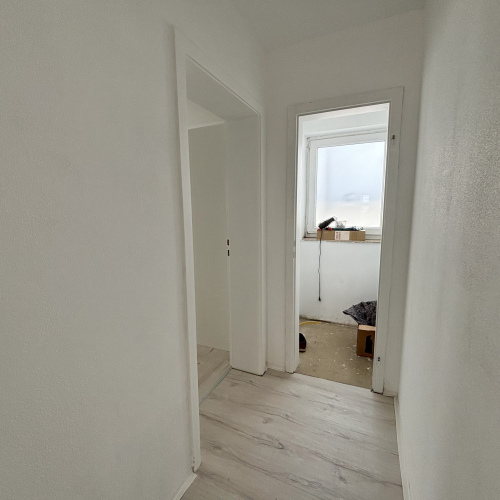 Sofort einziehen: Geräumige 4-Zimmer Wohnung mit Balkon und Stellplatz! optimhome Immobilien Deutschland • Kaufen & Verkaufen Sofort einziehen: Geräumige 4-Zimmer Wohnung mit Balkon und Stellplatz! optimhome Immobilien Deutschland • Kaufen & Verkaufen