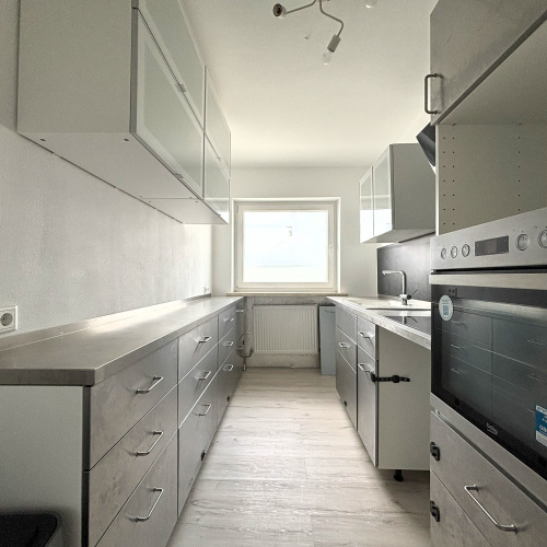 Sofort einziehen: Geräumige 4-Zimmer Wohnung mit Balkon und Stellplatz! optimhome Immobilien Deutschland • Kaufen & Verkaufen Sofort einziehen: Geräumige 4-Zimmer Wohnung mit Balkon und Stellplatz! optimhome Immobilien Deutschland • Kaufen & Verkaufen