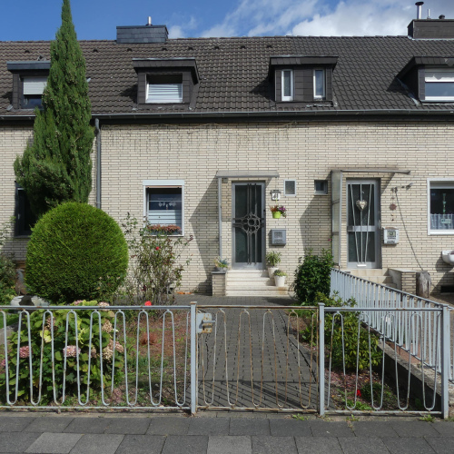 Attraktives Reihenmittelhaus in zentraler Lage mit schönem Garten optimhome Immobilien Deutschland • Kaufen & Verkaufen Attraktives Reihenmittelhaus in zentraler Lage mit schönem Garten optimhome Immobilien Deutschland • Kaufen & Verkaufen
